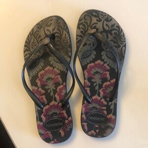 havaianas flip flop sandals, size 7/8,